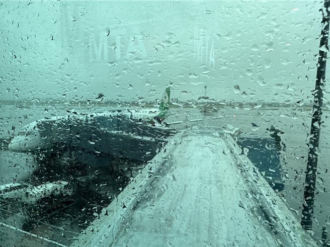 桃园市机师职业工会今日宣布包含非长荣分会会员在内所发起对长荣航空的罢工投票并取得罢工权。（李欣恬摄）