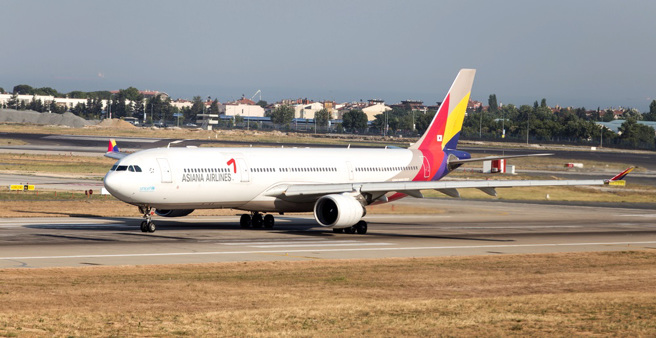 南韩韩亚航空（Asiana Airlines）宣布，自22日至31日，搭乘航亚航国际航班、从首尔金浦国际机场出发的旅客，登机前将会被要求量体重。（图：shutterstock／达志）