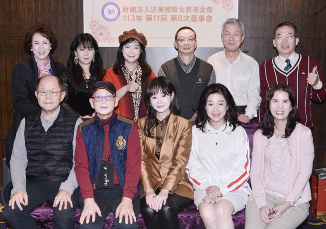 张如君计画拍摄记录片，获执行人员及董事王传亮、丛树朗、张如君、 何修榕、张美瑶(前排左起)、 邱美香、张菀庭、刘荧瑰、 施能铨、 李文杰、黄心慈(后排左起)支持。