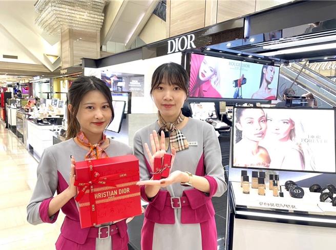 漢神百貨春節期間購買美妝並達到指定金額就可抽紅包。（漢神百貨提供／朱世凱台北傳真）