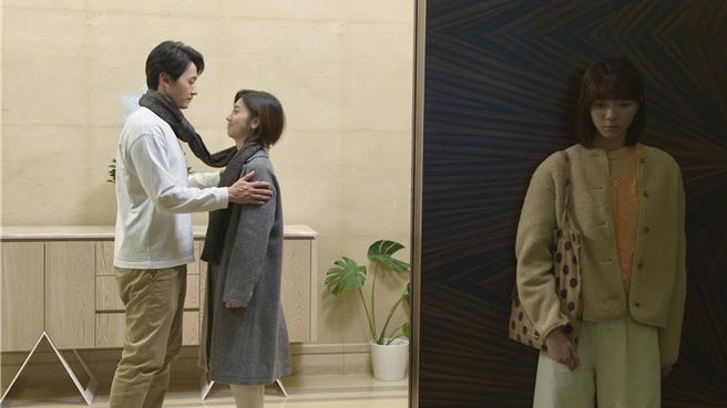 马俊麟剧中与正宫傅小芸、周宇柔发展出三角关系。（民视提供）