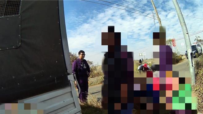 台南市學甲區一名塭主日前巡視自家魚塭時，發現有4名陌生男子竟在光天化日下偷魚。（讀者提供／張毓翎台南傳真）