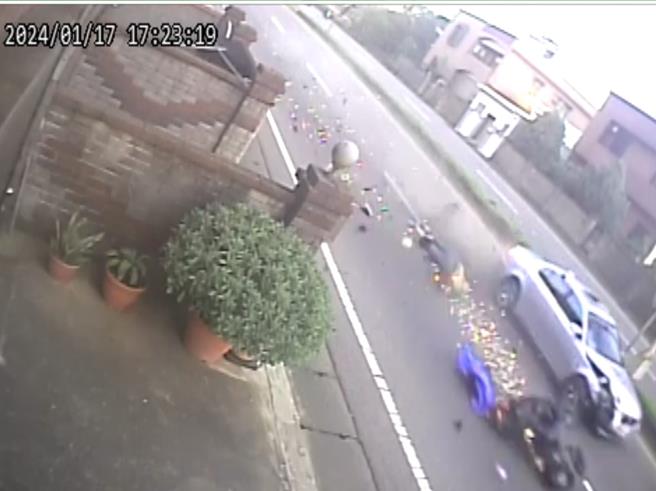 BMW从后方高速追撞骑机车的古姓女子，竟肇事逃逸，警方循线抓到人，发现又是酒驾惹祸。（民眾提供／吕筱蝉桃园传真）
