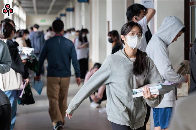 113学年度学科能力测验于22日举行最后一天考试，收尾的科目为社会科。（本报资料照）