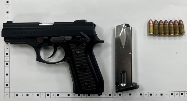 警方查扣證物改造手槍1枝、子彈7顆。（圖／警方提供）