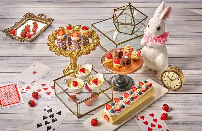 「叙日」全日餐厅全新一季主题餐台「甜莓梦境」，严选香气馥郁的苗栗大湖香水草莓，主打多款草莓入馔佳肴。(六福旅游集团提供)