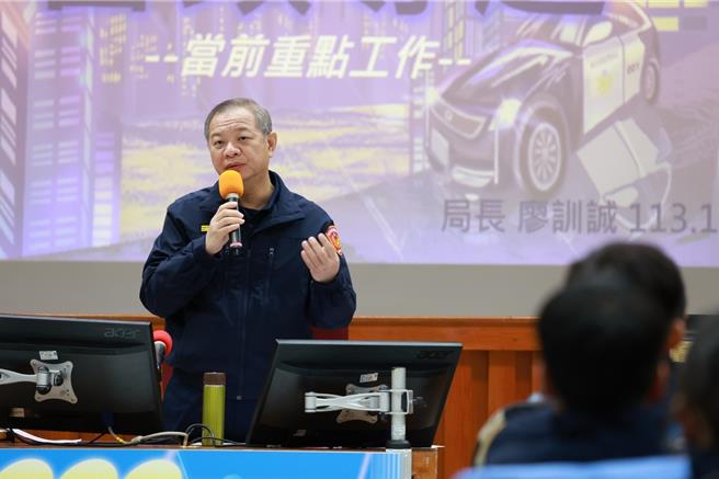 警察局长廖训诚勉励新进同仁勇于面对工作挑战。（新北市警察局提供）