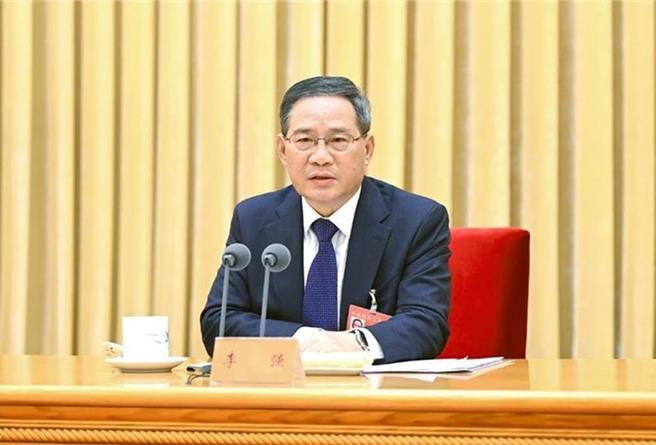 大陆国务院总理李强22日主持国常会，会中要求加强中长期资金入市力道，要更加有力稳定市场。（新华社）