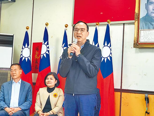 國民黨主席朱立倫21日到雲林謝票，對於傅崐萁爭取立院龍頭一事，他表示堅定支持韓江配。（周麗蘭攝）