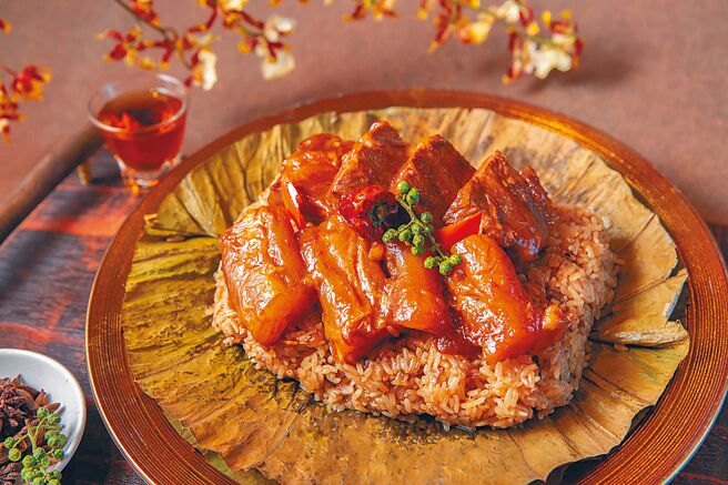 用私房祕滷和牛、自煉和牛油烹製的「青藤椒牛腮飯」香氣四溢。（台北萬豪酒店提供）