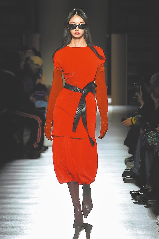 和服上的織錦帶也成為設計靈感。（Kenzo提供）