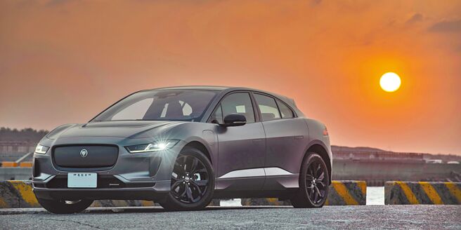 Jaguar I-PACE EV400 R-Dynamic S黑魂进阶版充满电后续航里程可达470km（WLTP），以11kW交流家用壁挂充电，每小时可提供53km（WLTP）续航里程。（陈大任摄）