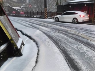 尖石清晨降瑞雪 玉峰、秀巒文健站暫停開放