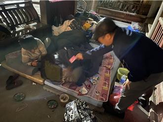 天寒北港朝天宮周邊街友露宿 社會處急送保暖物資