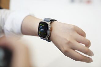 穿戴裝置爆發 三星、蘋果搶攻生物感測