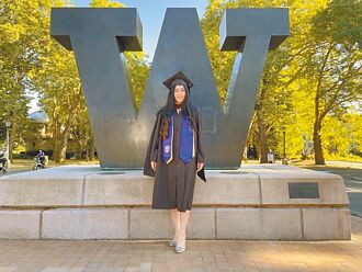 設計新銳李冠瑩 築夢世界舞台