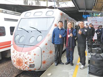 西拉雅号穿毛衣 彩绘列车上路