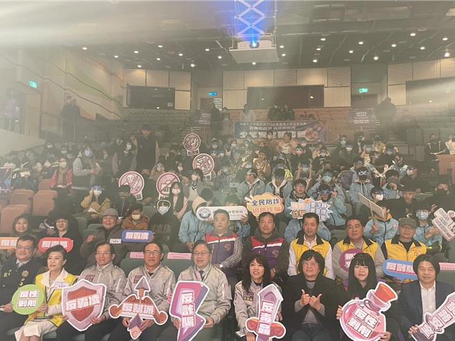 寒假来临为避免学生从事不良活动，桃园市警察局23日举办「青春大玩家‧玩转新世代」寒假高关怀系列活动开跑。(吕筱蝉摄)