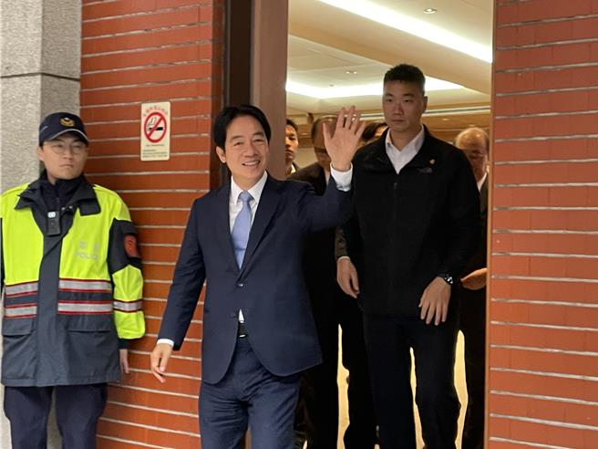 总统当选人、民进党主席赖清德今参与民进党团共识营，他以党主席身分在会议提及三点勉励新科立委，同时强调「不会亲身下指导棋或操盘」，顾及未来于520即将就任总统，将于国会保持中立态度。（蔡雯如摄）