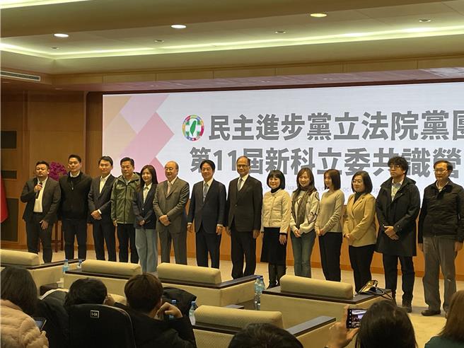 总统当选人、民进党主席赖清德今参与民进党团共识营，他以党主席身分在会议提及三点勉励新科立委，同时强调「不会亲身下指导棋或操盘」，顾及未来于520即将就任总统，将于国会保持中立态度。（蔡雯如摄）