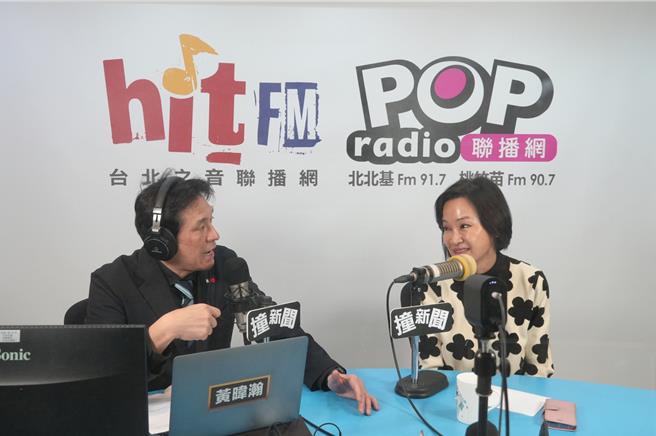 国民党不分区立委当选人 柯志恩（右）接受《POP撞新闻》主持人黄暐瀚（左）专访。（《POP撞新闻》提供／陈薏云台北传真）