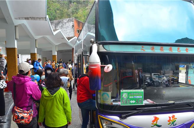 因应春节出游人潮，太管处2月11日至13日（初二至初四），推出太鲁阁游园专车，免费搭乘。（太管处提供／王志伟花莲传真）