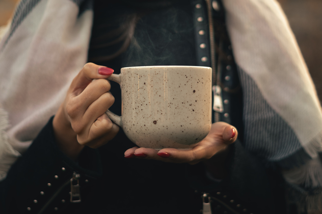 寒流来袭不少人会喝热饮暖身。（图：shutterstock／达志）