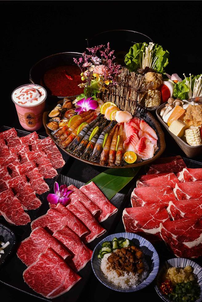 新店裕隆城锅物名店「疯一锅」于过年期间推出「龙来甲奔！春节菜单」及春节限定优惠活动。（开元食品提供／朱世凯台北传真）