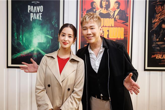 陶喆（右）與莫允雯在〈星心〉MV裡譜戀曲。（偉大文化提供）