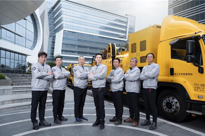 竹北市公所清洁队农历新年前换新装，以科技银灰导入视觉设计，盼以崭新视觉提升清洁队形象与为民服务的精神。（竹北市公所提供／邱立雅竹县传真）