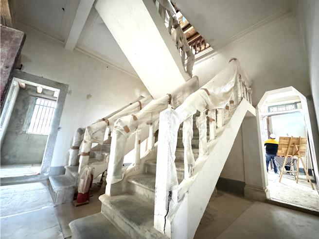 董允耀洋楼建筑也充满南洋风情，诉说着大时代「落番」出洋打拚的歷史故事。(于家麒摄)