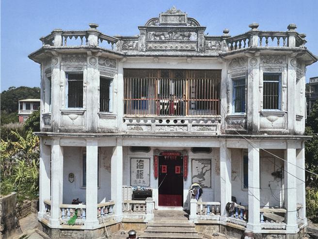 董允耀洋楼建筑规模宏伟，完整反映侨乡时代的重要经典之作，于2015年2月11日获指定为县定古蹟。(于家麒翻摄)