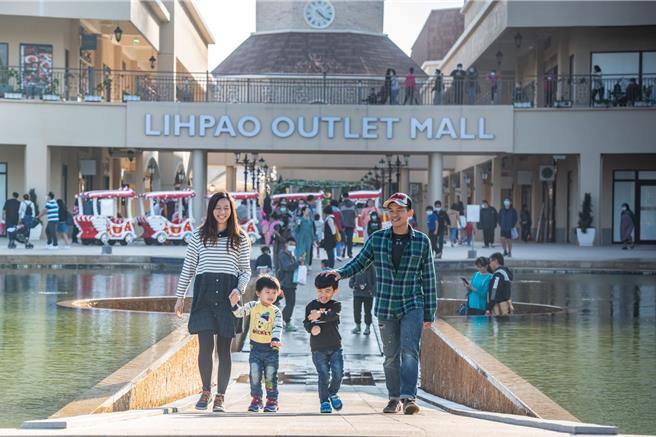 丽宝乐园渡假区抢攻商机，小年夜至大年初五期间祭出12岁以下只要199元，就能畅玩探索世界及全球唯一的「熊大的丽宝小镇」。（丽宝乐园渡假区提供）