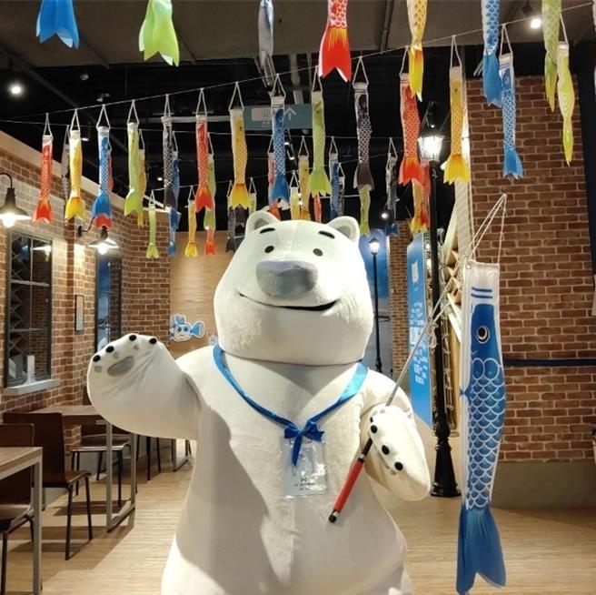 宝熊渔乐码头规画「礼鱼跃龙年」祈愿活动，邀请大家春节期间一起挂上鲤鱼「旗」愿卡。（宝熊渔乐码头提供）