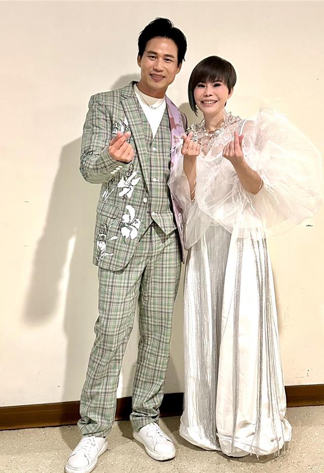 陈国华（左）担任詹雅雯演唱会嘉宾。（年代提供）