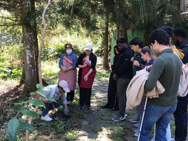 猎人老师陷阱教学。(照片/新北市政府教育局提供)