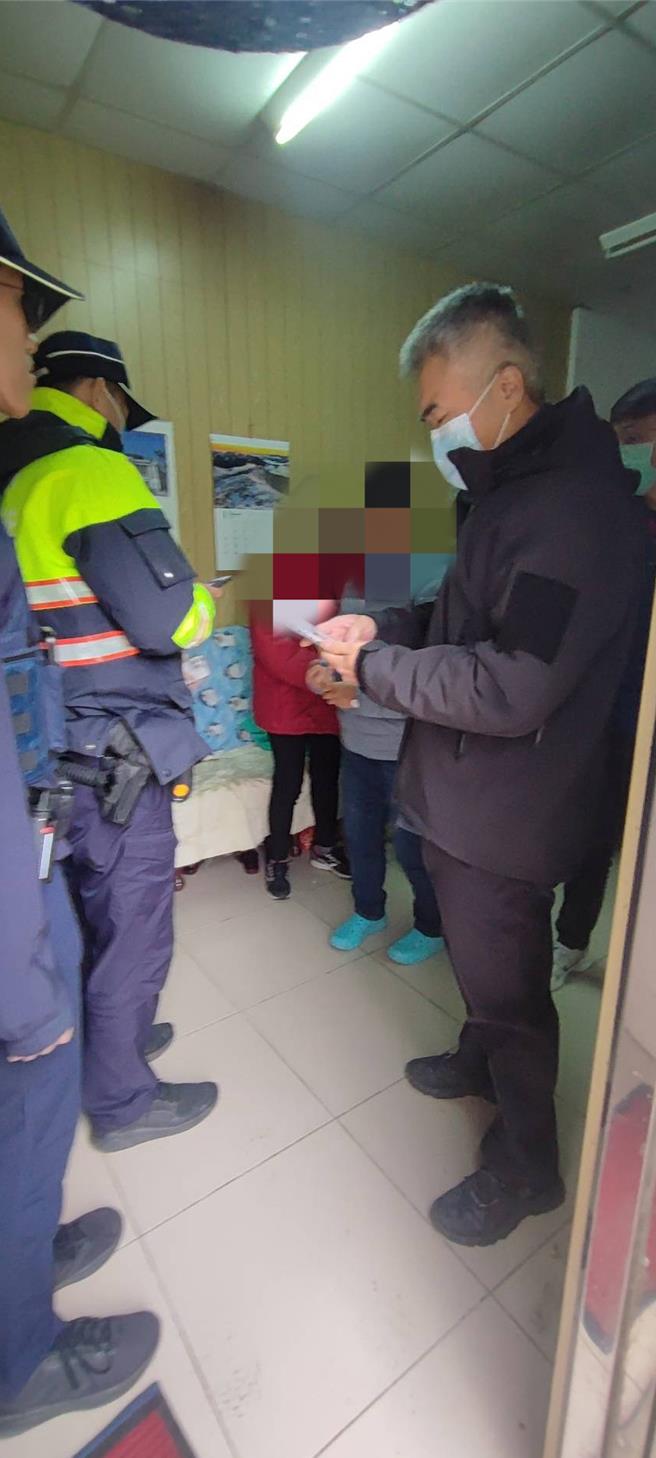 今天寒流來襲全台急凍，彩虹爺爺黃永阜今天中午吃完午餐後，睡午覺時在夢中離世，享嵩壽101歲。（四分局提供／張亦惠台中傳真）