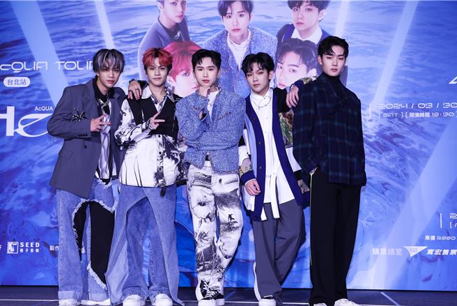 「AcQUA源少年」李秉谕（左起）、卢佾旸、黄莑茗、林毓家、须弘道23日宣布登北流开唱。（陈俊吉摄）