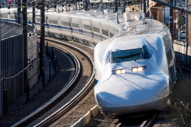 日本新干线因架空电线垂落，已知有3个路段全天候停驶。（资料照：shutterstock／达志）