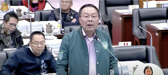 民进党高市议员黄明太下午直呛，自己气到已退出民进党团，再这样下去就要退党。（柯宗纬翻摄）