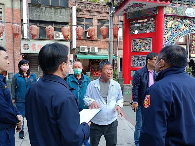 桃園分局實地至轄內火車站、百貨、景福宮等地點，和地方會勘協調。(警方提供／蔡依珍桃園傳真)