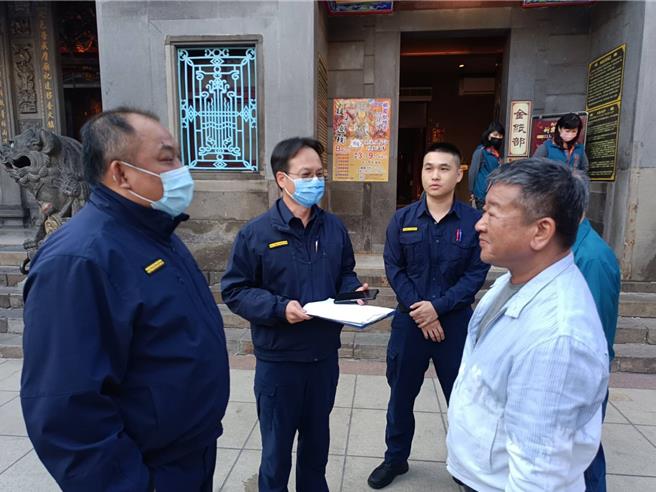 桃園分局實地至轄內火車站、百貨、景福宮等地點，和地方會勘協調。(警方提供／蔡依珍桃園傳真)