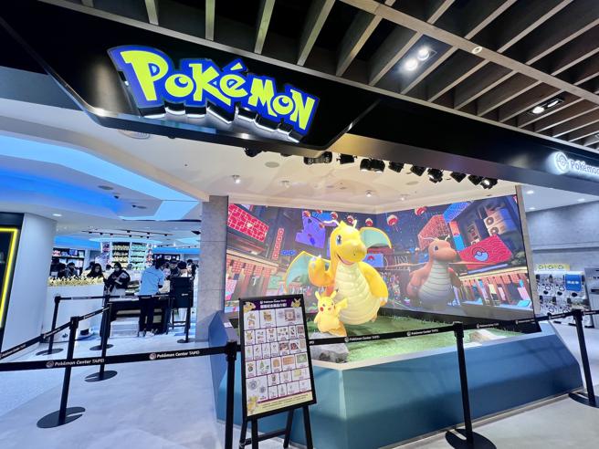 去年12月開幕的台灣首間寶可夢中心「Pokémon Center TAIPEI」，讓新光三越帶動強大集客力與話題。（吳奕萱攝）