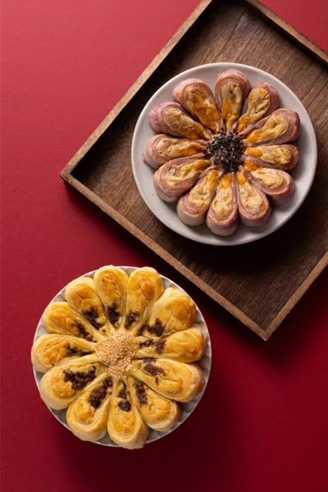 「花汉饼」内馅口味有传统「古早味招牌滷肉绿豆沙」与台日结合的「白玉金沙芋泥」。(太保制饼提供)