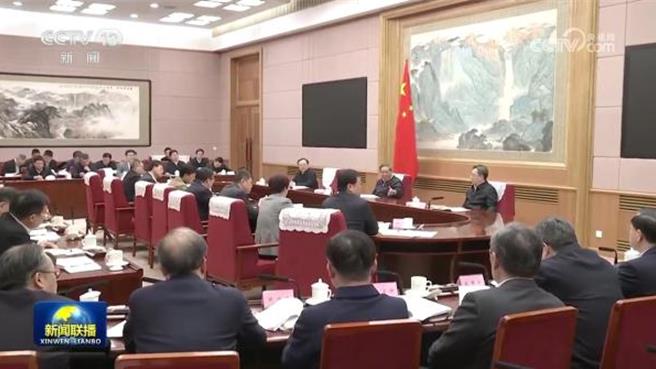 李強政府工作報告徵求教科文衛體領域專家企業家代表座談。（大陸央視）