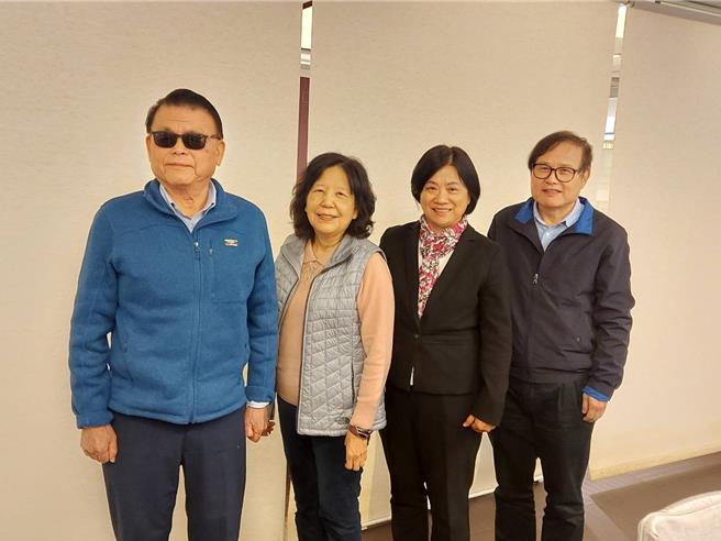 藥華藥25日轉上市掛牌，佈局國際、加速業績成長；左起為藥華藥執行長林國鐘、藥華藥董事長詹青柳、藥華藥科學長林俐伶、藥華藥總經理黃正谷。(洪凱音攝影／洪凱音台北傳真)