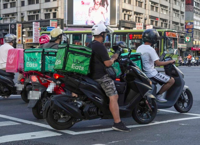 寒流来袭，有网友抱怨今日都找不到外送员送餐，直呼很崩溃。（示意图／报系资料照）