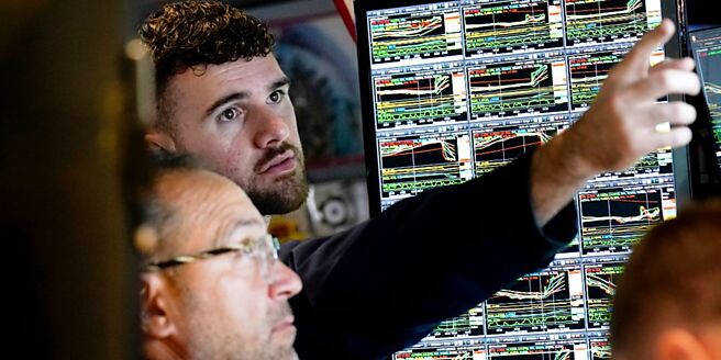 受惠股市大涨，对冲基金押注获利满满，全球绩效最佳20家对冲基金2023年共为投资者赚进670亿美元，几乎是2022年的3倍。图／美联社