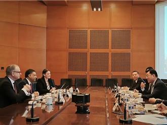 陸駐美大使謝鋒會見白宮禁毒辦主任古普塔 坦誠深入溝通