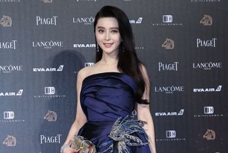 范冰冰儿时嫩照被翻出 圆滚大眼古典脸蛋从小美到大